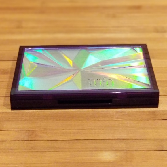 Urban Decay Distortion Eyeshadow Palette - Picture 3 of 7